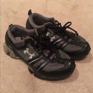 Black under armory shoes